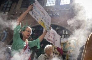 Ativistas se juntaram a Nova York para exigir o clima e o fim das diferenças