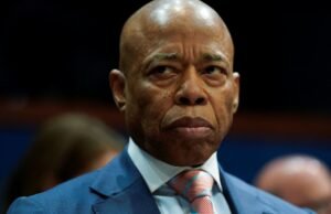 Adams negou se livrar das corridas de maias no início de Trump