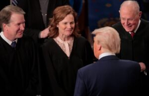 Amy Coney Barrett declarou que “nenhum homem é apenas” em uma conversa rara