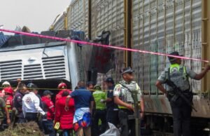 Pelo menos 10 mortos, mais de 60 que foram feridos como um acidente de avião no México