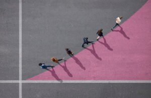 August Jobs relata o atraso na dissolução, o elevador de espera por ações federais