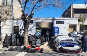 Eles removeram a dose de quatro carros em caba e as peças sequestradas acima de US $ 200 milhões