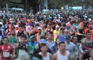 Marathon International de Buenos Aires funciona com 15000 atletas e os atletas mais altos por rua em Buenos Aires