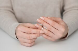 Wilson, fundador da Jóias, compartilha como se importar e limpar seus anéis