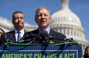 O senador bipartidário torna os filhos conhecidos da América para proteger o sonhador de roubar