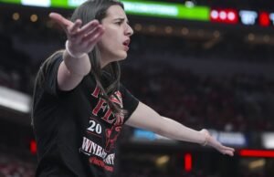 O Caitlin Clark produziu 200.200 renda para um tweet após a peça vandatória