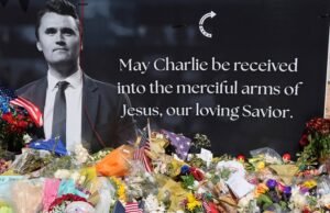 Charlie Kirk discute a violência política e o efeito de interesse interessante