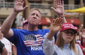 A morte de Charlie Kirk no atendimento à igreja e chamou o renascimento espiritual