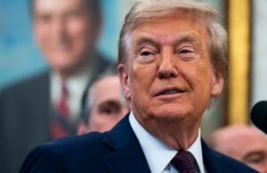 A crise de Chicago em Chicago está relacionada às políticas em desenvolvimento