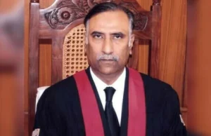 O Chefe de Justiça enfrenta o fundo da transação pelo advogado