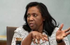 Cook Cook Coook no Tribunal de Trump tentativa de removê -lo do Federal Reserve Office