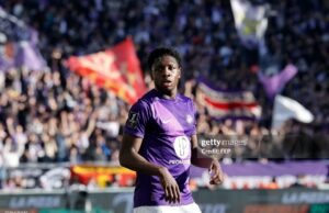 Crystal Palace encheu o sinal de tela Jaydee de Toulouse