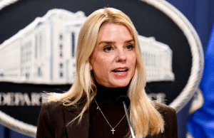 A lei de Illinois é transmitida para permitir assistência financeira para imigrantes ilegais