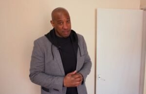 Dion Dublin lamenta a perda de seu pai nas mídias sociais