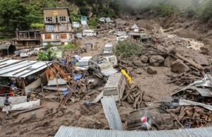 Pelo menos sete mortos e mais de 260.000 estavam chovendo Monsora na Tailândia