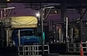 Há cinco feridos após confrontos entre um caminhão e um caminhão na rua Perito