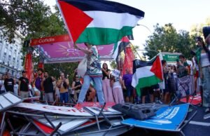 Uma grande tragédia no final da visita da Espanha ao protesto protetor: visitar os manifestantes pararam e a plataforma parou