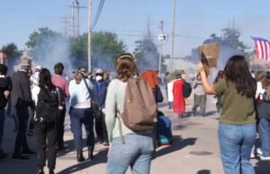 Chamadas federais de conflito para manifestantes na acusação de gelo no subúrbio de Chicago