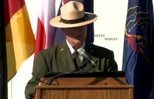 93 voo comemorando os heróis da oposição a se curvar a