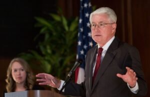 Jim Edgar, ex -governador Jim Edgar fugiu de 79 após a batalha do câncer de pâncreas