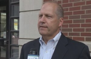 O senador John E. Sununu pesa 2026 corridas em New Hampshire