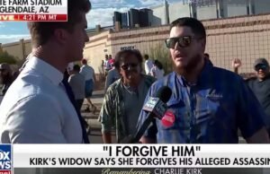 Fox New Fox On Charlie Kirk Service em Glendale, Arizona