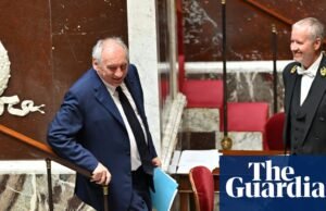 O primeiro -ministro da Quarta França derrubou, apesar da profunda crise política