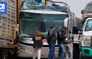 Os trens são colididos com ônibus perto da Cidade do México e 10 foram mortos e 55 feridos