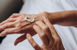 Mais de 15 clientes chamam essa mão de seu creme de ‘Graal Sagrado’