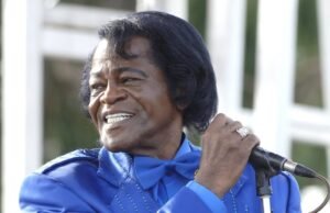 James Brown Tapper novamente o exército: Sack de 19 anos especificado