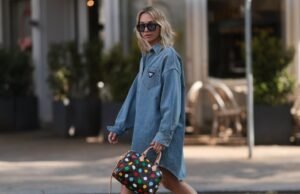 19 Slimming caindo para olhar para o cenário juntos em uma manhã movimentada