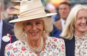 A rainha Camilla lutou com o ataque de sapatos adolescentes, diz o livro