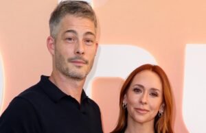 Jennifer Love Hewitt e Brian Hallsay desfrutam de cuidar do dia