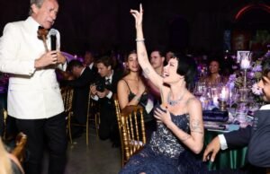 Halsey ganha retrato de Julian Schnabel no leilão de Amfar Venezia, levantando 1 milhão para pesquisa de HIV