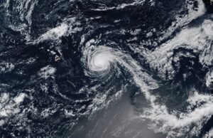 A tempestade é fraca, mas ainda é um risco de surf para o Havaí
