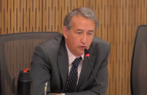 O deputado condenou obactura e uma disputa interessante na eleição da criança