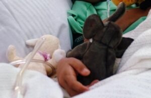 Uma mulher-homem-homem-mulher depois de comer biscoitos preparados pela avó: ela jogou um pesticida mortico