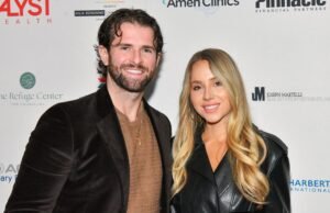 Jed Wyat Wedat de Bachellorette e mulher Ellen Decker bem -vindo ao 1º bebê