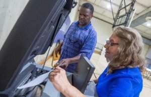 O Departamento de Tribunal perseguiu o Maine e Oregon por causa da disputa sobre dados de registro