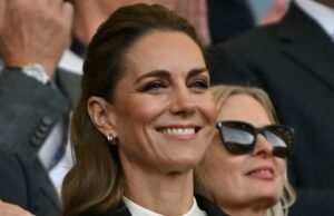 Kate Middleton mostra cabelos loiros blonda no jogo da Copa do Mundo de Rugby feminino