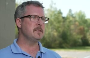 Kris Johns fala sobre uma casa de casa com Thomas Sanford antes de atirar