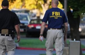 Manhunt Enlavelmente, enquanto Charlie Kirk comentou nos Jogos Trump-Yankees