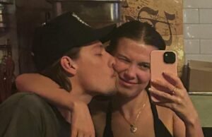 Millie Bobby Brown fornece uma foto de um Jake Jumi com filha bebê