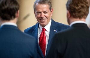 A República de Nebraska foi creditada a um financiamento escolar específico, apesar da revisão do eleitor