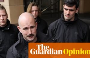 O neonazista Thomas Sewell causa raiva na disseminação de informações durante a mídia do céu