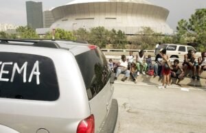 O apoio público à FEMA continua sendo alto, mesmo o pedido de agência e crítico