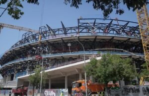 Guardas da cidade param o acampamento e me condenam neste domingo e na frente