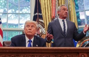 Rfk jr. O diretor do CDC apóia o tiroteio em uma disputa política de vacinação