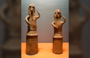 Dançarinos de Haniva: estatuetas espirituais de 1.500 anos que se pensam manter as almas dos mortos