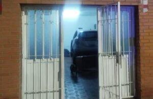 Ele coloca um carro em uma garagem em Córdoba e a polícia surpreendeu